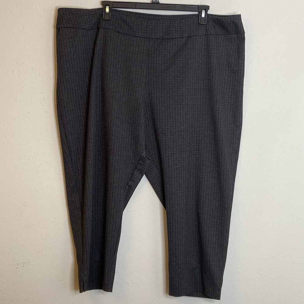 Ryan Wythe Women's Size 28W Capri Pants Black and Brown